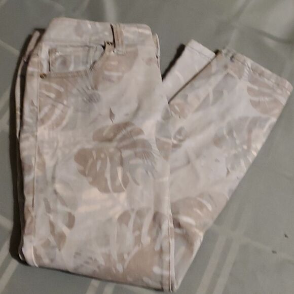 Cabi #227 Paradise Palm Leaf Cropped Skinny Jeans - Picture 1 of 6